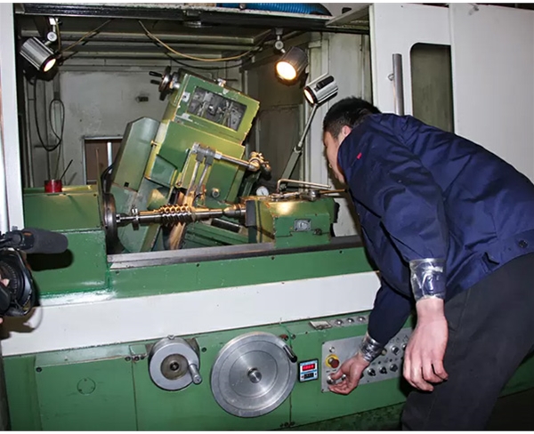 S7732蝸桿磨床，精度可達(dá)5級